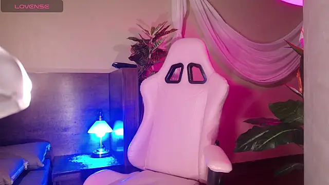 Snapshot of Maddie_fields chatting on February 24, 4:16 pm Maddie fields online show from February 24, 4:16 pm