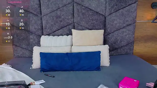 Snapshot of AnnieRouse__ chatting on May 7, 11:37 am AnnieRouse online show from May 7, 11:37 am