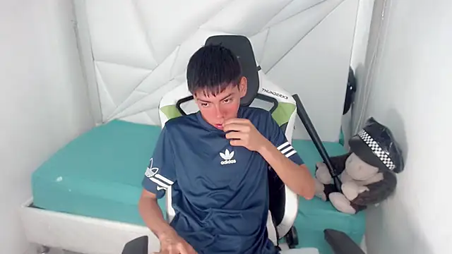 Liarr  online show from February 27, 8:09 pm