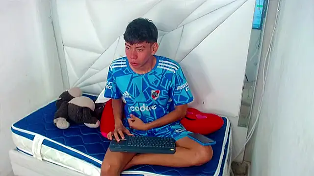 Liarr  online show from April 13, 8:36 pm