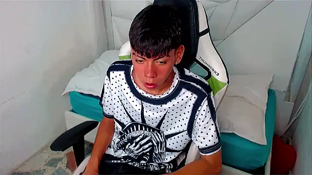 Liarr  online show from April 17, 8:23 pm