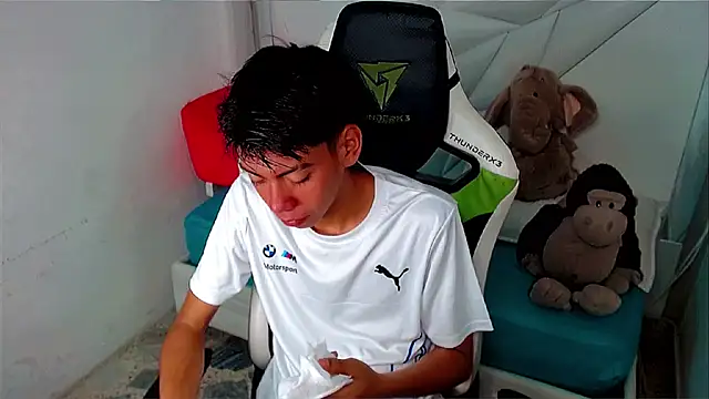 Liarr  online show from April 22, 4:04 am