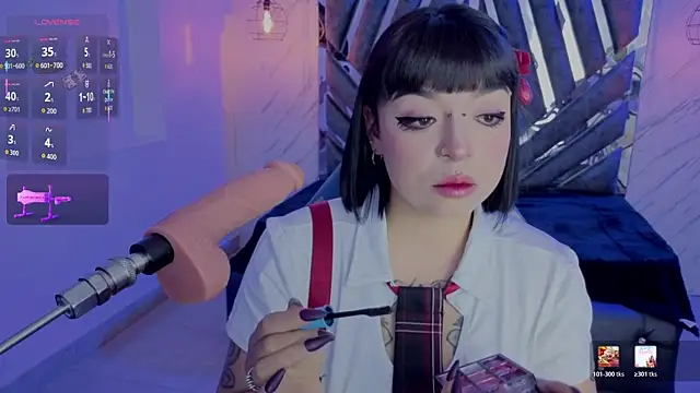 Snapshot of _Vermell_ chatting on February 19, 7:43 pm Vermell online show from February 19, 7:43 pm