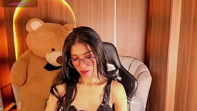 Snapshot of Alina_b_ chatting on February 4, 8:03 pm Alina b online show from February 4, 8:03 pm