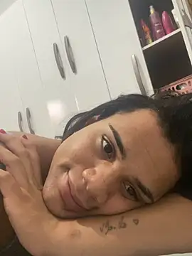 lavinyaalencar22 online show from February 5, 7:07 pm