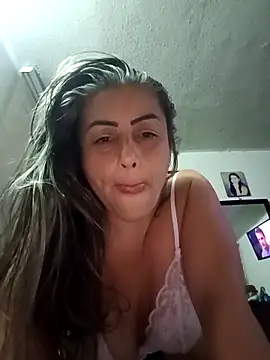 Snapshot of maynor_1998 chatting on February 6, 3:55 am maynor 1998 online show from February 6, 3:55 am