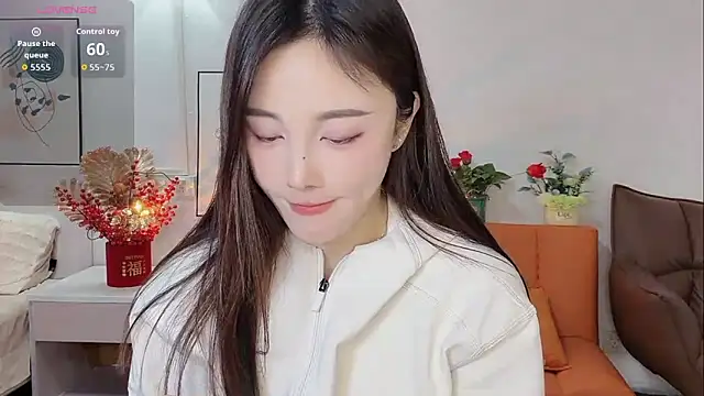 Snapshot of Lisa-295188 chatting on February 24, 10:02 am Lisa-295188 online show from February 24, 10:02 am