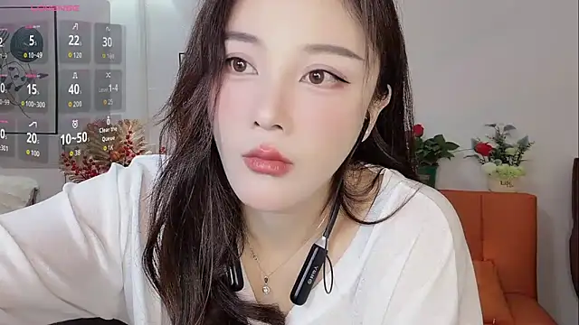 Snapshot of Lisa-295188 chatting on February 27, 7:19 am Lisa-295188 online show from February 27, 7:19 am