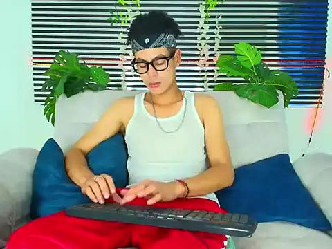 Snapshot of ThiiagoSaeenz chatting on January 31, 9:24 pm ThiiagoSaeenz online show from January 31, 9:24 pm