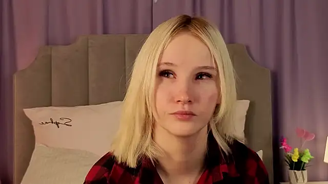 CrystalLili online show from April 18, 2:26 am