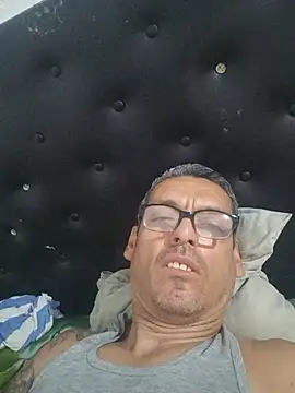 Carlos-0425 online show from July 18, 3:44 am