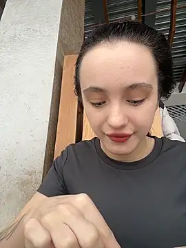 Snapshot of MiaTee chatting on February 7, 4:27 am MiaTee online show from February 7, 4:27 am