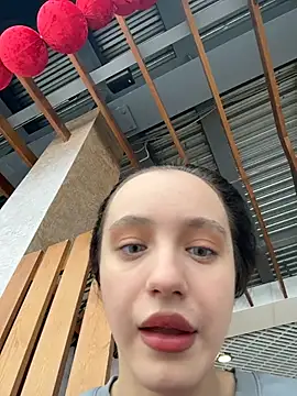 Snapshot of MiaTee chatting on February 8, 4:05 am MiaTee online show from February 8, 4:05 am