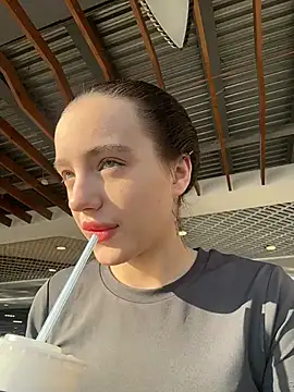 Snapshot of MiaTee chatting on February 26, 4:11 am MiaTee online show from February 26, 4:11 am