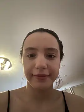 Snapshot of MiaTee chatting on March 1, 2:02 am MiaTee online show from March 1, 2:02 am