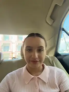 MiaTee online show from April 11, 7:45 am