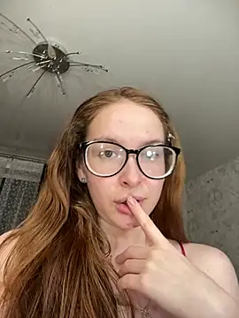 Snapshot of MalliSun chatting on August 8, 9:28 pm MalliSun online show from August 8, 9:28 pm