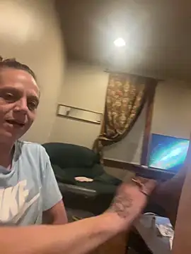 Snapshot of mileslongdeep chatting on June 15, 2:03 am mileslongdeep online show from June 15, 2:03 am