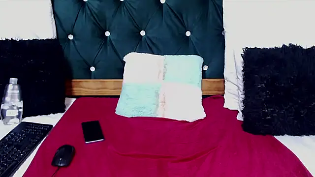 Snapshot of KittyGorgeousXX181 chatting on June 2, 9:17 pm KittyGorgeousXX181 online show from June 2, 9:17 pm