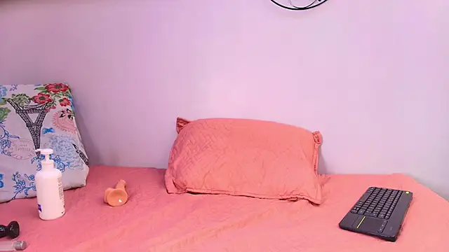 Snapshot of melany_roberts_ chatting on February 13, 3:13 am melany roberts online show from February 13, 3:13 am