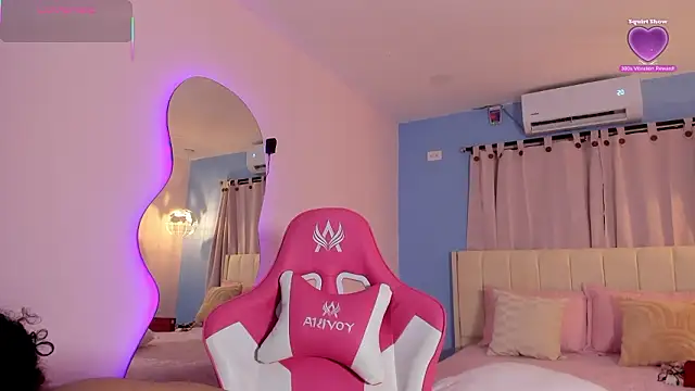 Snapshot of LOU_22_ chatting on February 10, 12:31 pm LOU 22 online show from February 10, 12:31 pm