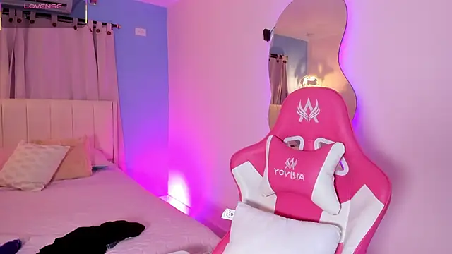 Snapshot of LOU_22_ chatting on February 21, 12:50 pm LOU 22 online show from February 21, 12:50 pm