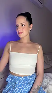 Evayra online show from March 25, 8:15 pm