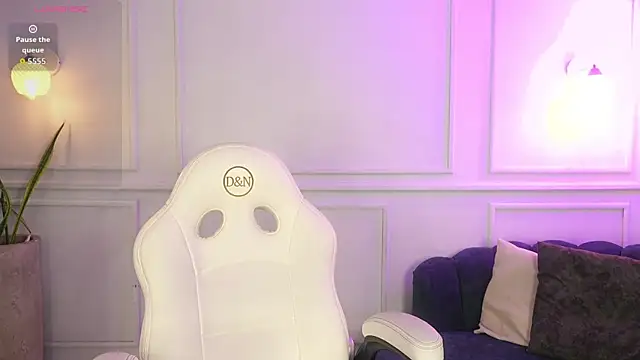 Lia Velez  online show from March 31, 3:30 am