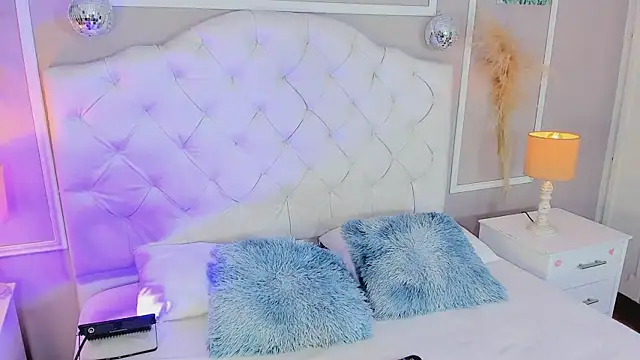 Snapshot of saryth_hott chatting on February 6, 2:53 pm saryth hott online show from February 6, 2:53 pm