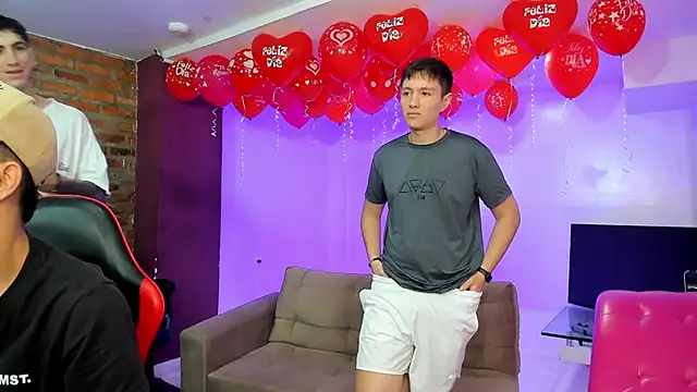 Snapshot of Bad_Boys777 chatting on February 19, 9:55 pm Bad Boys777 online show from February 19, 9:55 pm