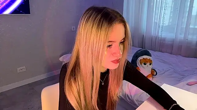 Between Eeys online show from March 25, 3:40 pm