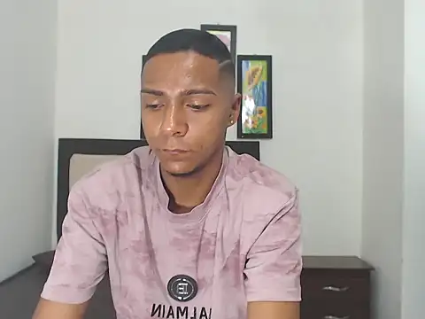 Snapshot of hotboyluxe chatting on February 15, 11:30 am hotboyluxe online show from February 15, 11:30 am