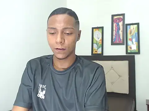 Snapshot of hotboyluxe chatting on March 3, 3:23 am hotboyluxe online show from March 3, 3:23 am