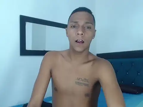 Snapshot of hotboyluxe chatting on April 21, 3:57 am hotboyluxe online show from April 21, 3:57 am