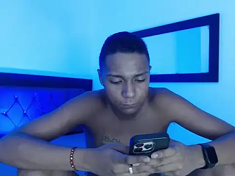 Snapshot of hotboyluxe chatting on April 30, 1:23 am hotboyluxe online show from April 30, 1:23 am