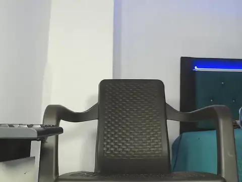 Snapshot of hotboyluxe chatting on April 30, 1:28 pm hotboyluxe online show from April 30, 1:28 pm