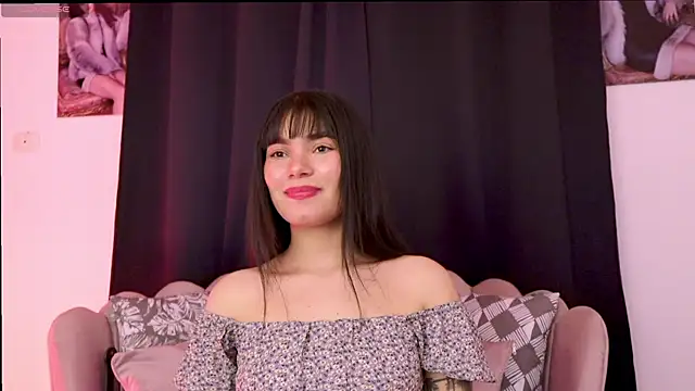 dakotacollins  online show from March 16, 6:17 am