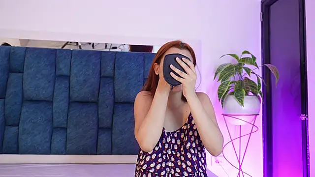 liorah wolf online show from April 20, 8:10 pm