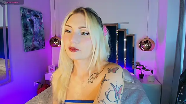 Snapshot of Mariluu_ chatting on May 14, 8:04 pm Mariluu online show from May 14, 8:04 pm