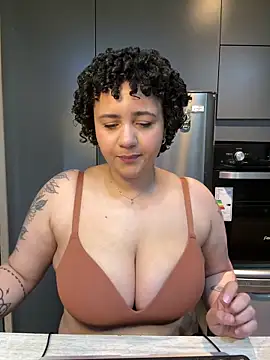 Snapshot of BabyChanntal chatting on February 19, 12:56 pm BabyChanntal online show from February 19, 12:56 pm