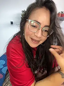 Snapshot of alisbloom chatting on February 6, 6:00 pm alisbloom online show from February 6, 6:00 pm