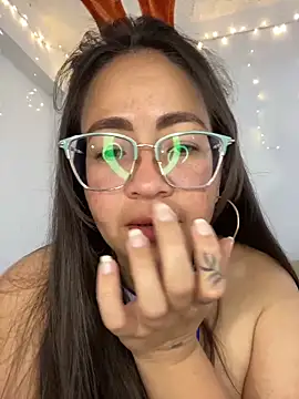 Snapshot of alisbloom chatting on February 24, 6:06 pm alisbloom online show from February 24, 6:06 pm