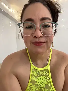 Snapshot of alisbloom chatting on March 3, 6:14 pm alisbloom online show from March 3, 6:14 pm