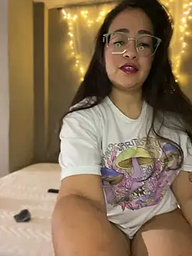 alisbloom online show from April 8, 6:30 pm