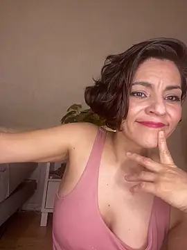 Snapshot of eva_luz chatting on February 21, 2:12 am eva luz online show from February 21, 2:12 am