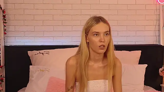 Snapshot of NikkiRyx chatting on July 26, 4:03 pm NikkiRyx online show from July 26, 4:03 pm