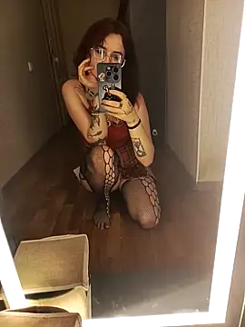 Snapshot of Persefoha chatting on February 6, 1:43 am Persefoha online show from February 6, 1:43 am