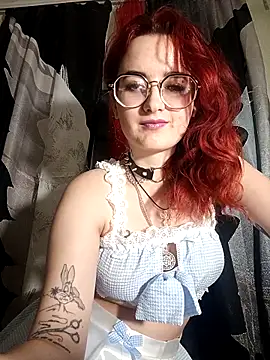 Snapshot of Persefoha chatting on April 28, 11:54 pm Persefoha online show from April 28, 11:54 pm