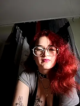 Snapshot of Persefoha chatting on May 4, 8:27 pm Persefoha online show from May 4, 8:27 pm