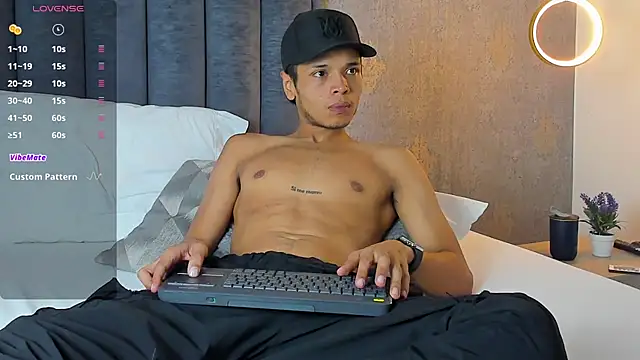 Alejandroo Montenegro online show from March 19, 9:41 pm